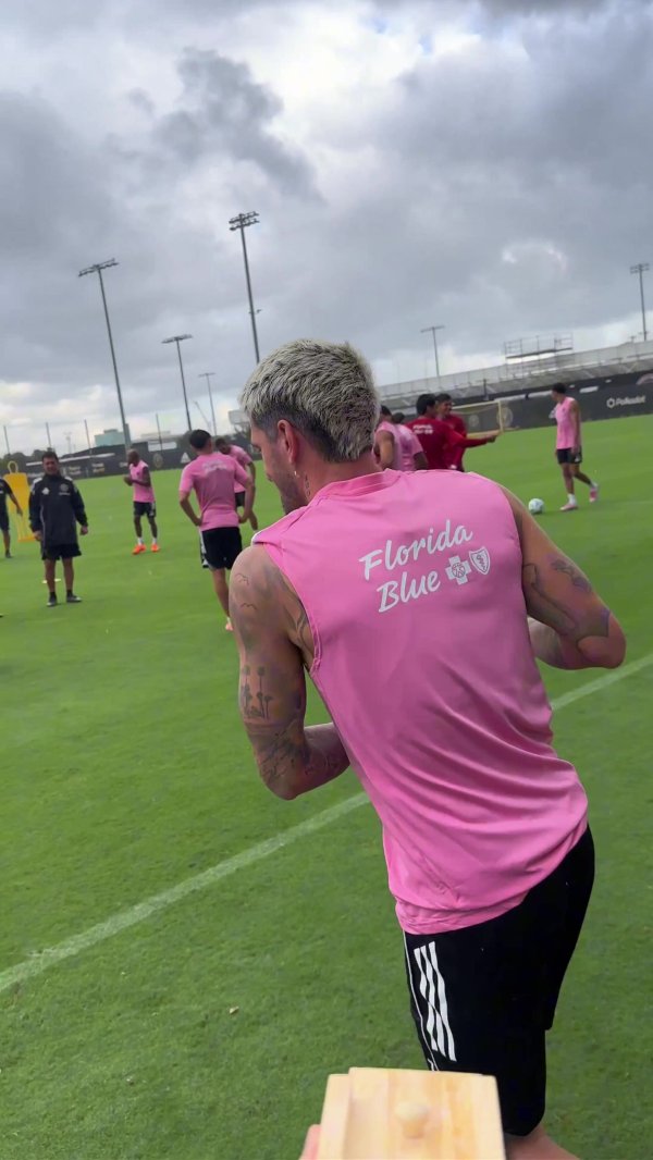 🤣阿密海外万圣节整蛊球员，德保罗被玩偶蜘蛛吓了一跳